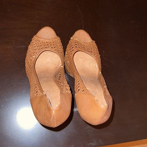 Brown Weaved Peep Toe Stilettos - Picture 5 of 9